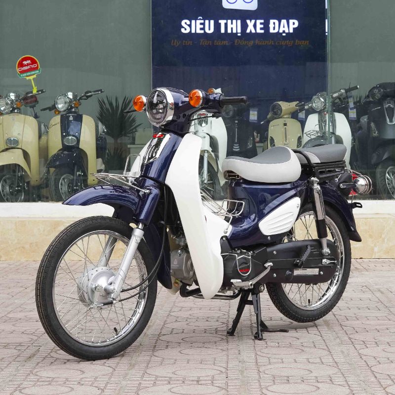 Trang bị động cơ xăng 4 kỳ, 1 xi-lanh, làm mát bằng không khí