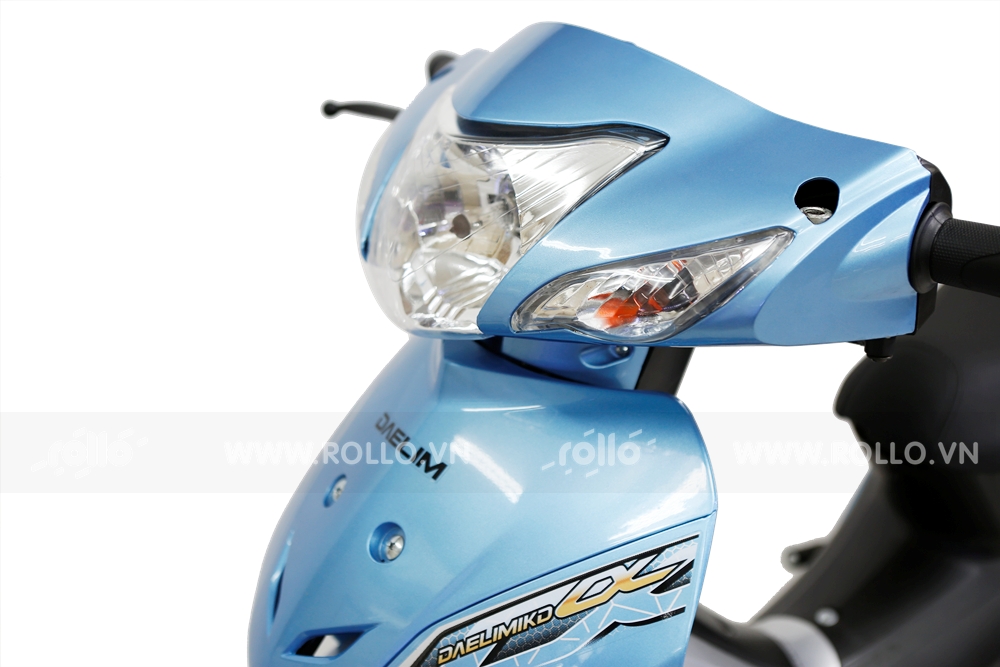 Phần đầu xe gây ấn tượng với đèn pha Halogen phản xạ đa chiều