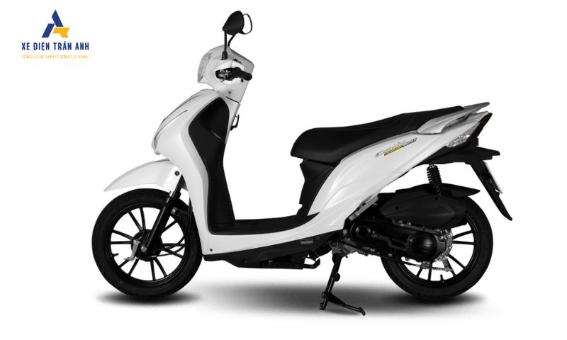 Kymco Hermosa 50cc có chiều cao yên 770mm