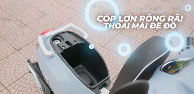 Không gian cốp rộng rãi, tiện nghi của xe ga 50cc Ally A1