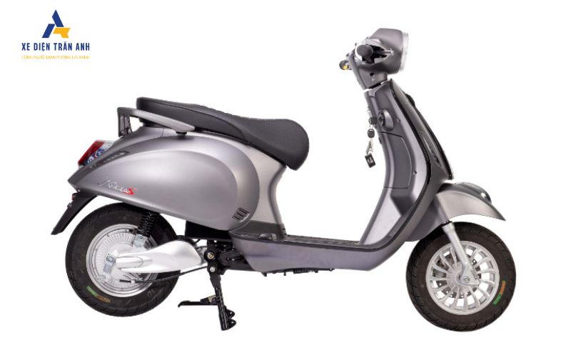 Xe sử dụng động cơ công suất 1500W kết hợp với 5 bình ắc quy 20Ah